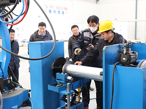 自動焊接機(jī)器人工作站